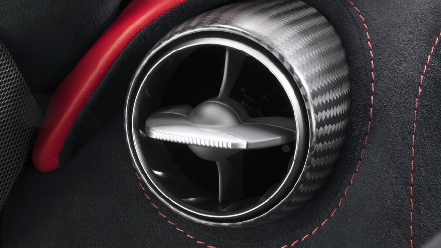 Детали интерьера McLaren MSO 720S Coupe Velocity 2017 года  (фото 1 из 11)